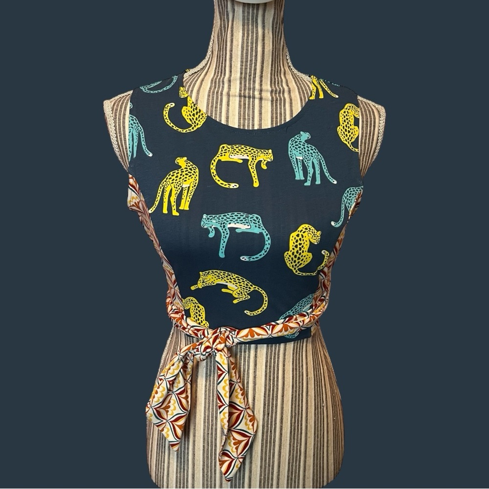 Hand made open back boho crop top. Ties in back or the front. Best fits Sz small